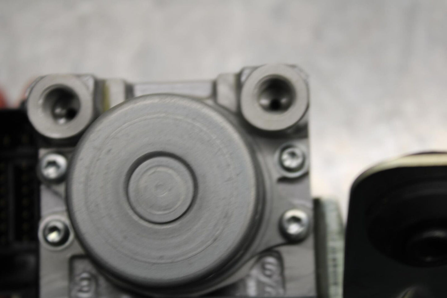 20 SUZUKI GSXR 1000 ABS PUMP UNIT MODULE BB597