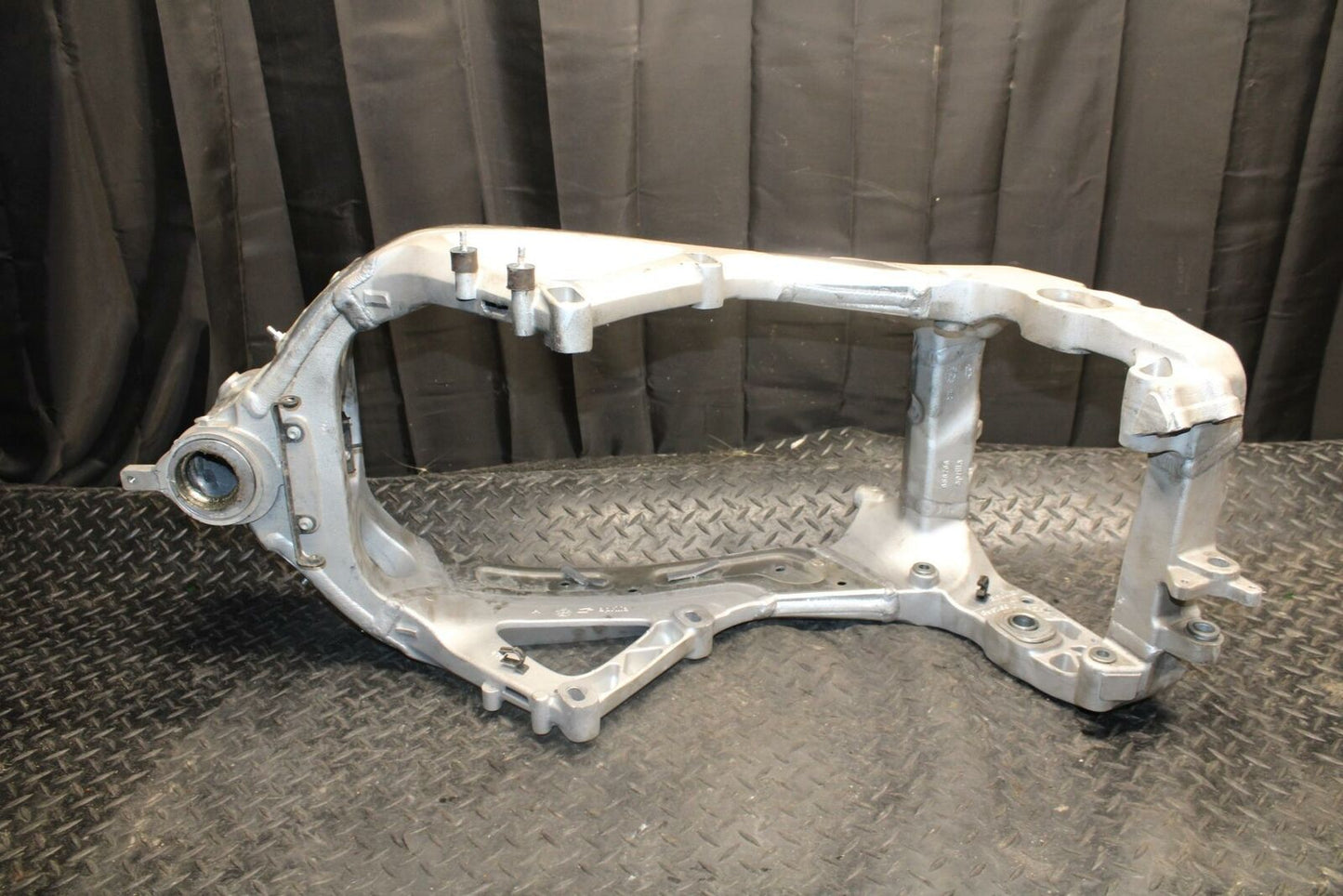 10-11 APRILIA RSV4 R FRAME CHASSIS BB202