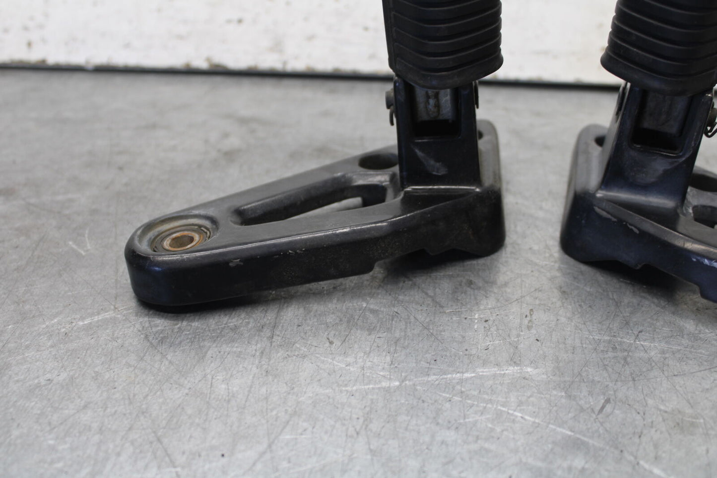 85-86 SUZUKI MADURA 1200 REAR PASSENGER FOOT STEP PEG BB691