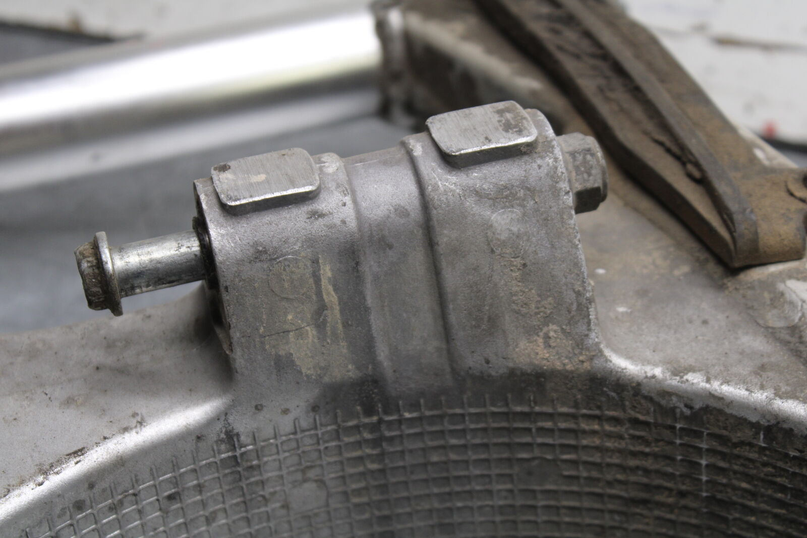 02-03 SUZUKI VSTROM 1000 REAR SWINGARM BACK SUSPENSION SWING ARM BB69