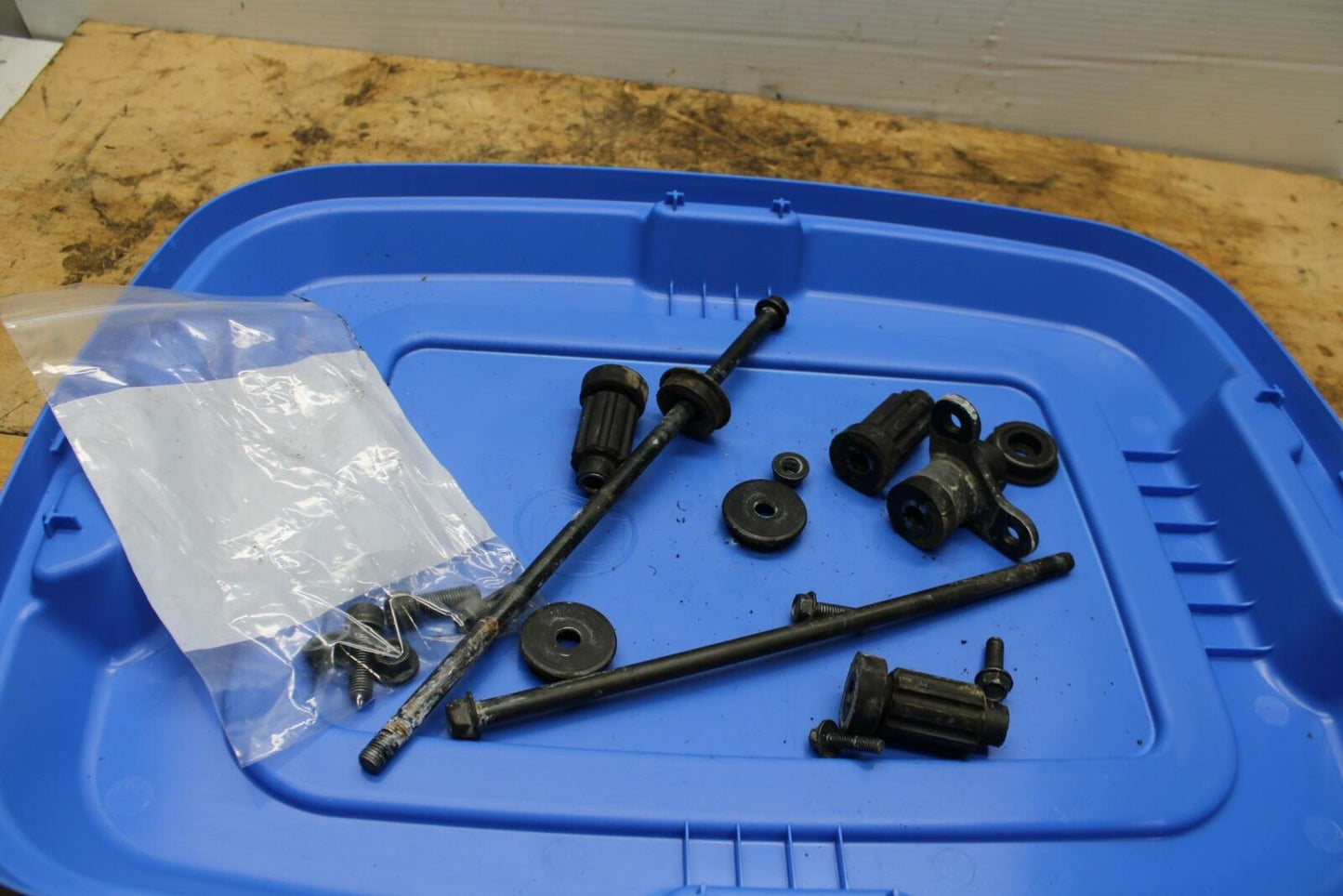 05-08 KAWASAKI VULCAN 1500 VN1500N CLASSIC ENGINE MOUNTING BOLTS HARDWARE BB343