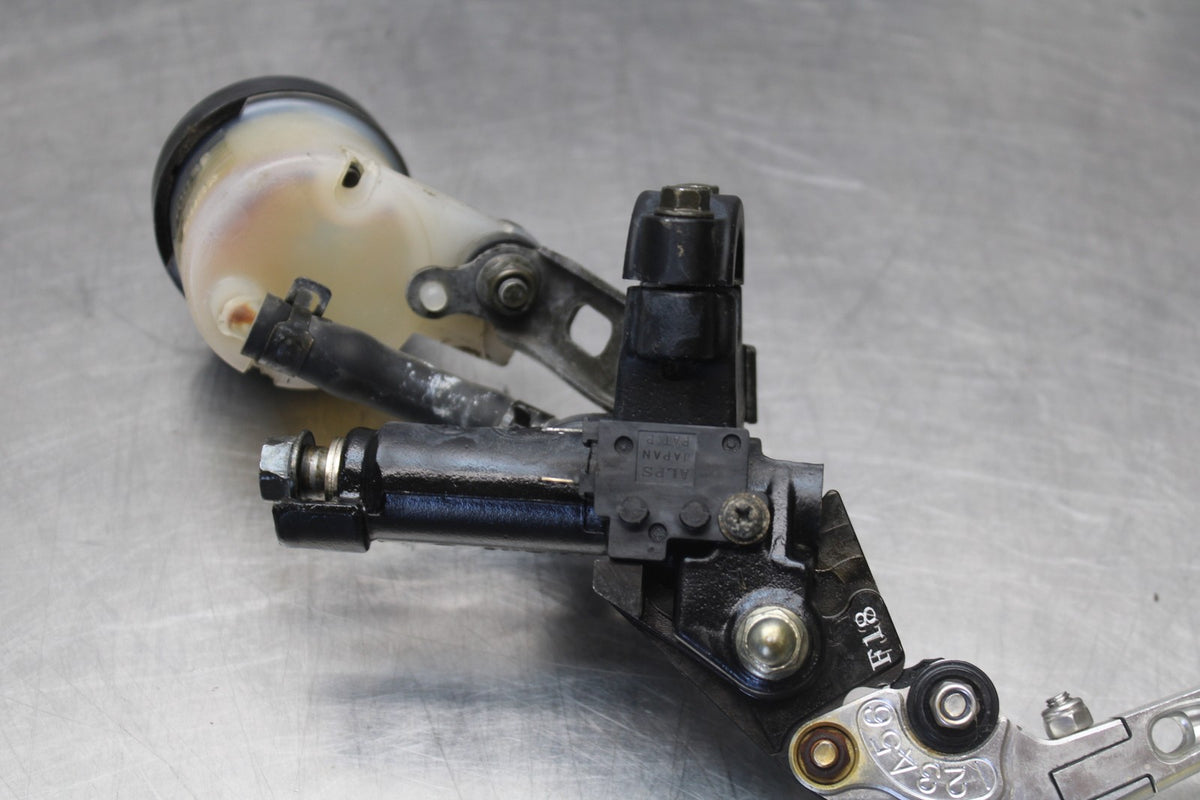 98-05 HONDA SUPER HAWK 1000 VTR1000F FRONT BRAKE MASTER CYLINDER w/ LEVER BB924
