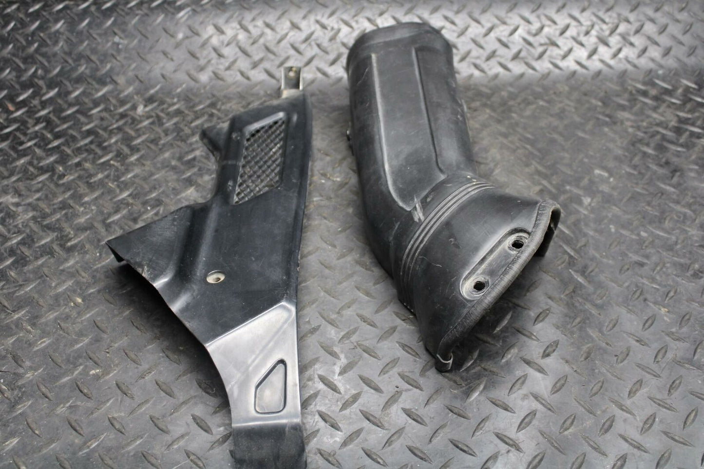 93 KAWASAKI NINJA ZX750L RIGHT LEFT FRONT DUCT COVERS PANELS COWLS BB195