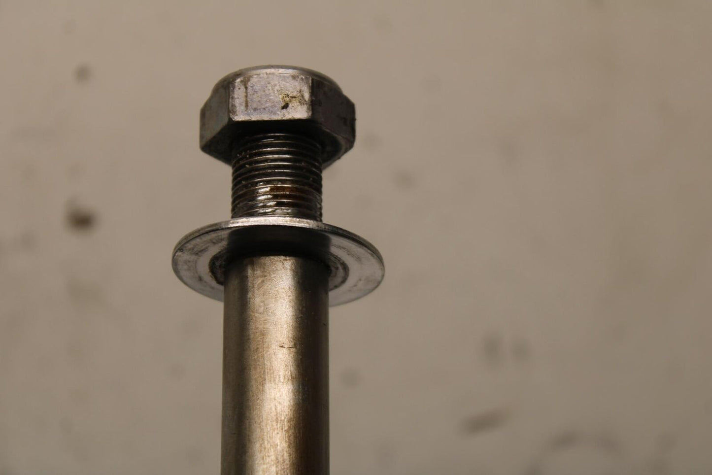 93-07 YAMAHA VMAX 1200 REAR AXLE BACK WHEEL RIM PIVOT BOLT AXEL BB634