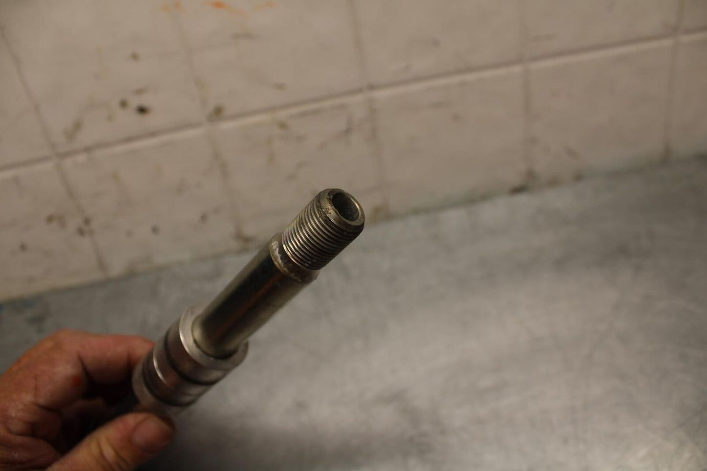 17-21 TRIUMPH STREET TRIPPLE R ABS FRONT WHEEL RIM AXLE PIVOT BOLT bb452