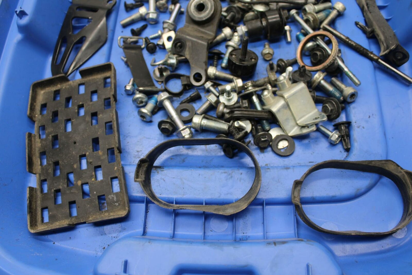 15-21 SUZUKI GSXR600 ASSORTED MOUNTING BOLTS HARDWARE MOTOR SCREWS BB418
