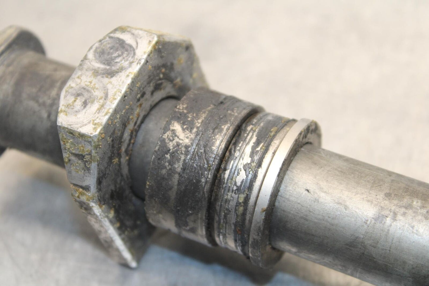 2003 Suzuki SV1000S REAR AXLE BACK WHEEL RIM PIVOT BOLT AXEL 64711-33E10 BB85