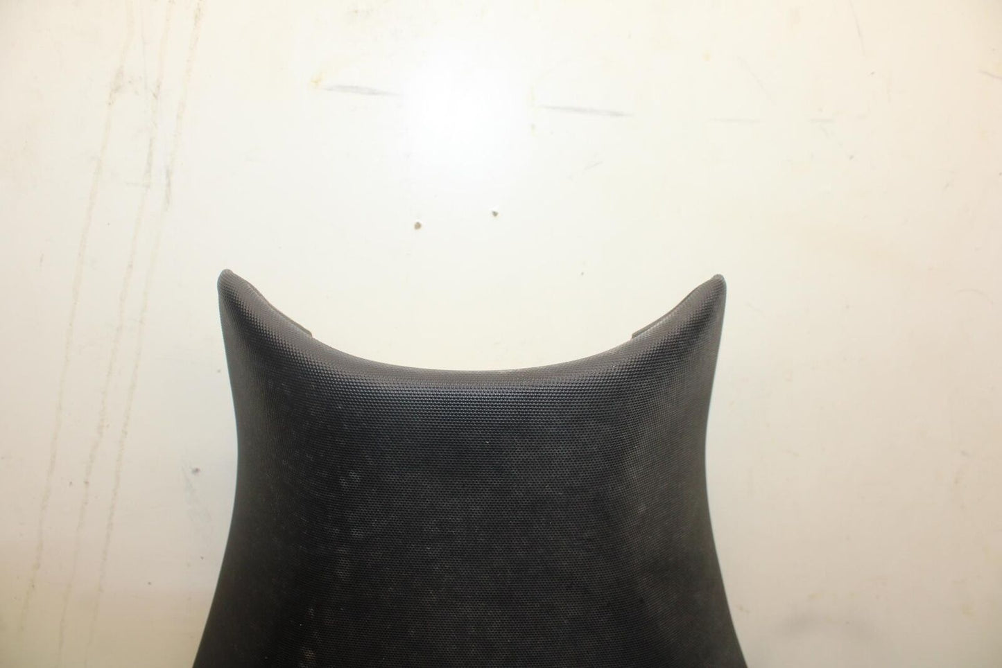2011 Suzuki GSXR600 FRONT DRIVERS SEAT PAD SADDLE 45100-14J10-DW2 BB602
