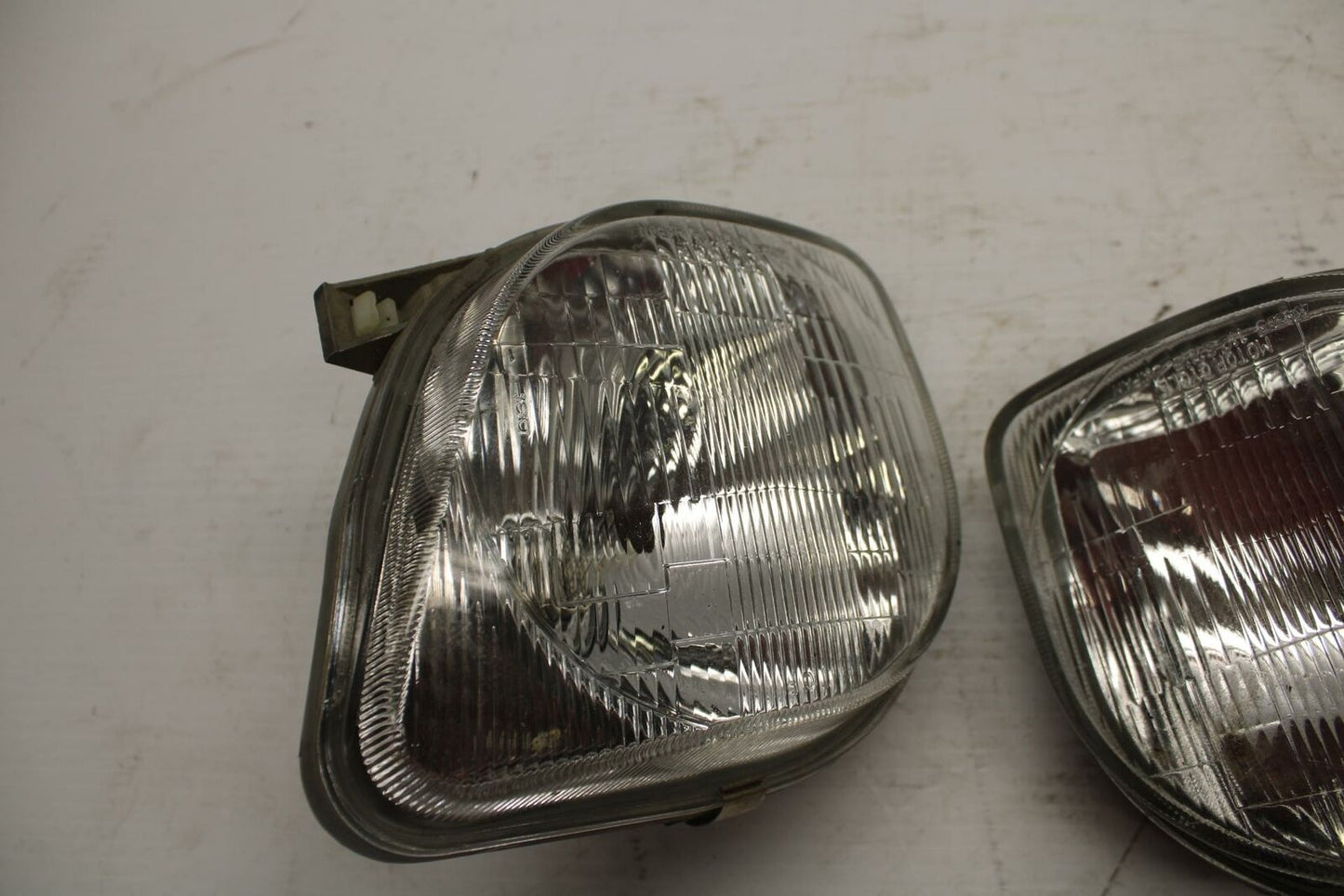 96 YAMAHA YZF750R FRONT HEADLIGHT HEAD LIGHT LAMP BB237