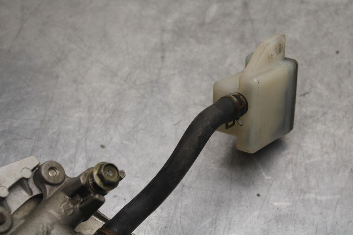 1999 Suzuki GSXR600 RIGHT REARSET REAR SET DRIVER FOOT PEG REST STOP BB608