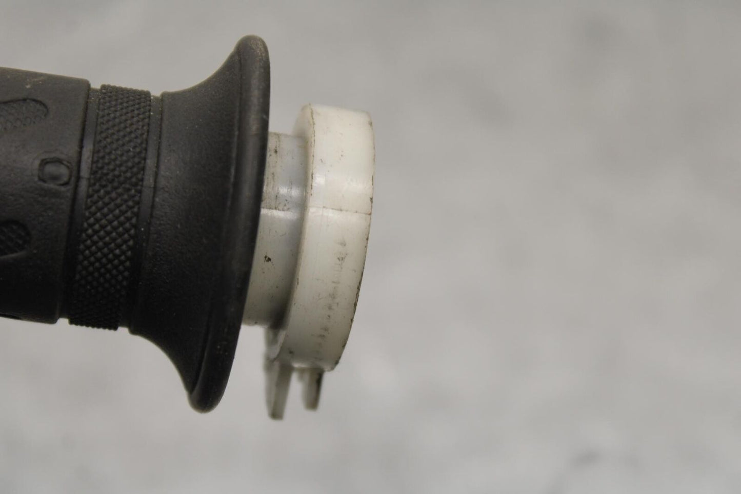 01-03 SUZUKI GSXR600 RIGHT THROTTLE GRIP BB639