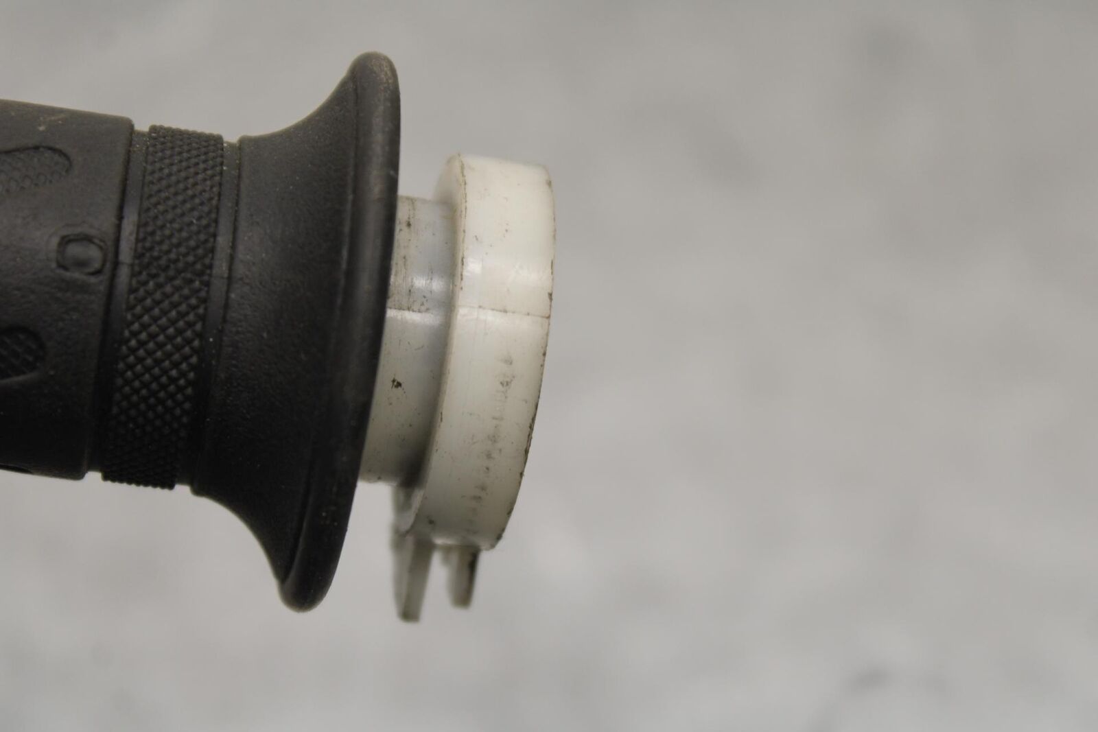 01-03 SUZUKI GSXR600 RIGHT THROTTLE GRIP BB639