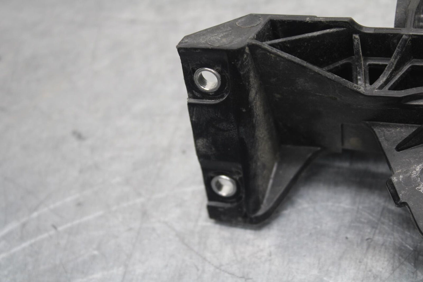 2016 BMW S1000R ABS FRONT GAS TANK BRACKET MOUNT BB604