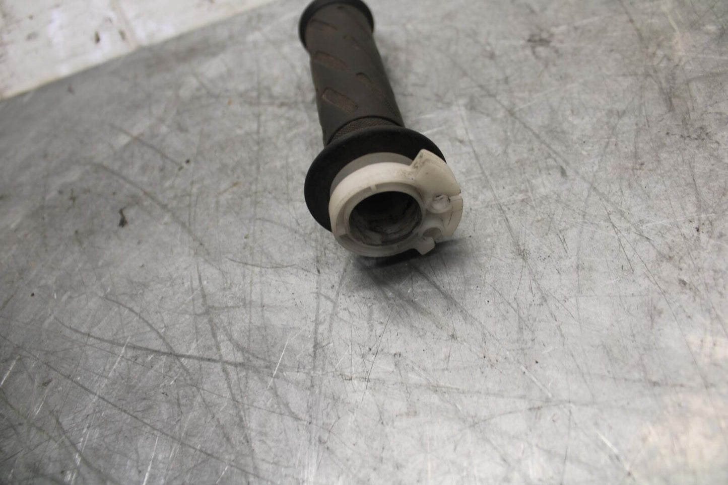1998 Suzuki TL1000S RIGHT THROTTLE GRIP BB508