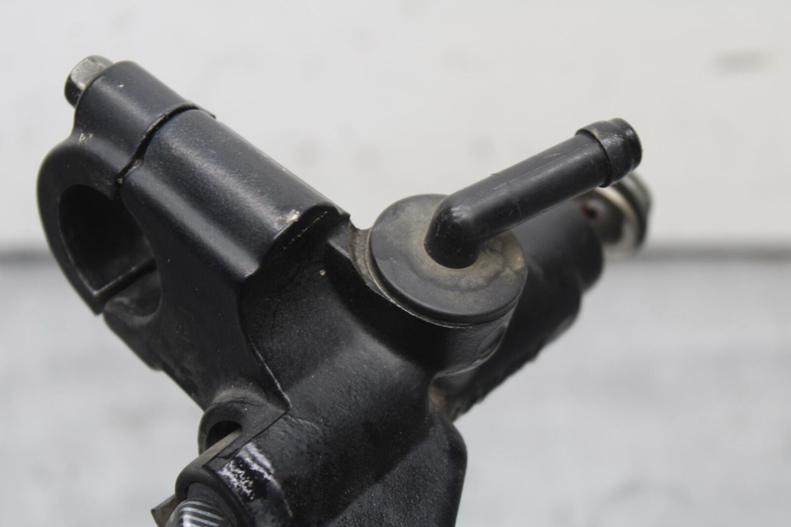 01-03 SUZUKI GSXR600 FRONT BRAKE MASTER CYLINDER w/ LEVER 57300-33E01 BB633