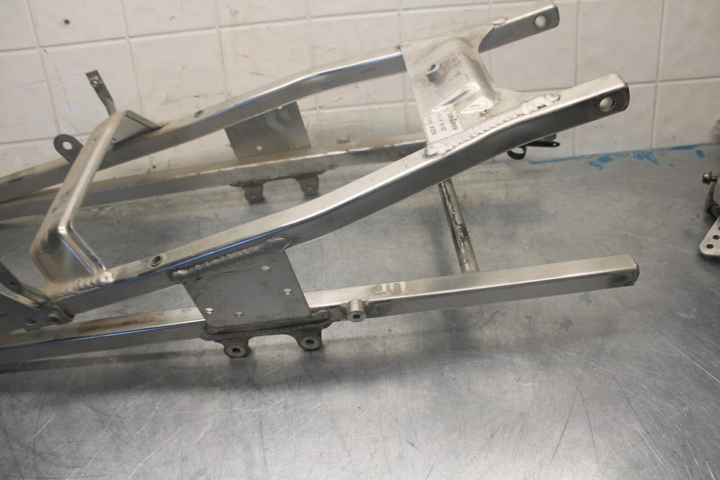 98-99 HONDA CBR900RR REAR SUBFRAME BACK SUB FRAME BB458