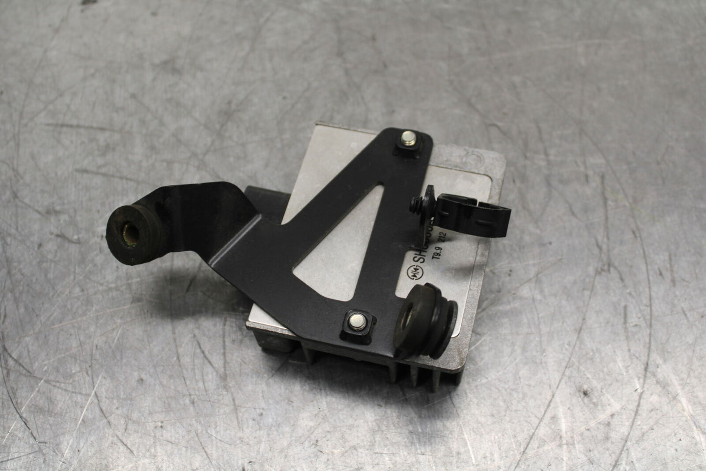 19-22 KAWASAKI Z400 RECTIFIER VOLTAGE REGULATOR BB738