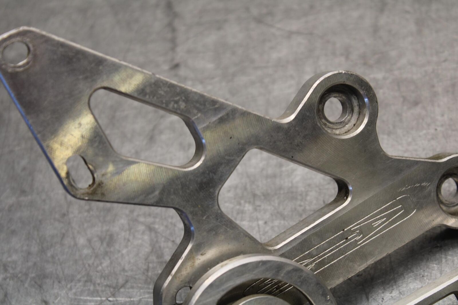 01-03 SUZUKI GSXR600 RIGHT LEFT REARSETS REAR SET DRIVER FOOT PEGS  BB639