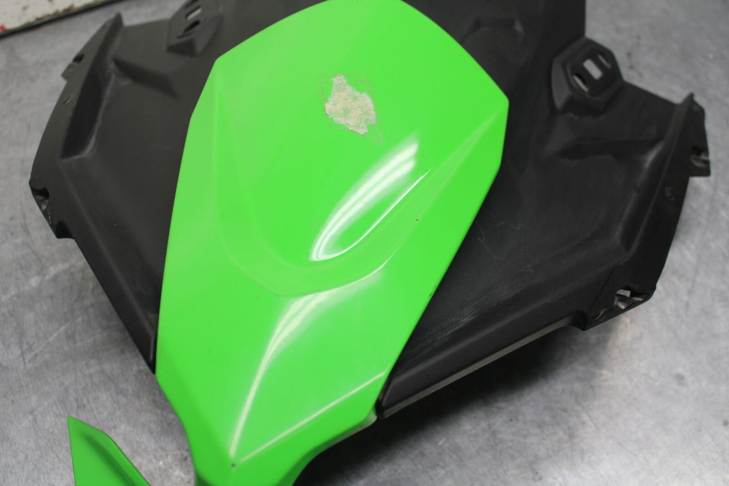 18-24 KAWASAKI NINJA 650 FRONT CENTER COWL FAIRING BB725