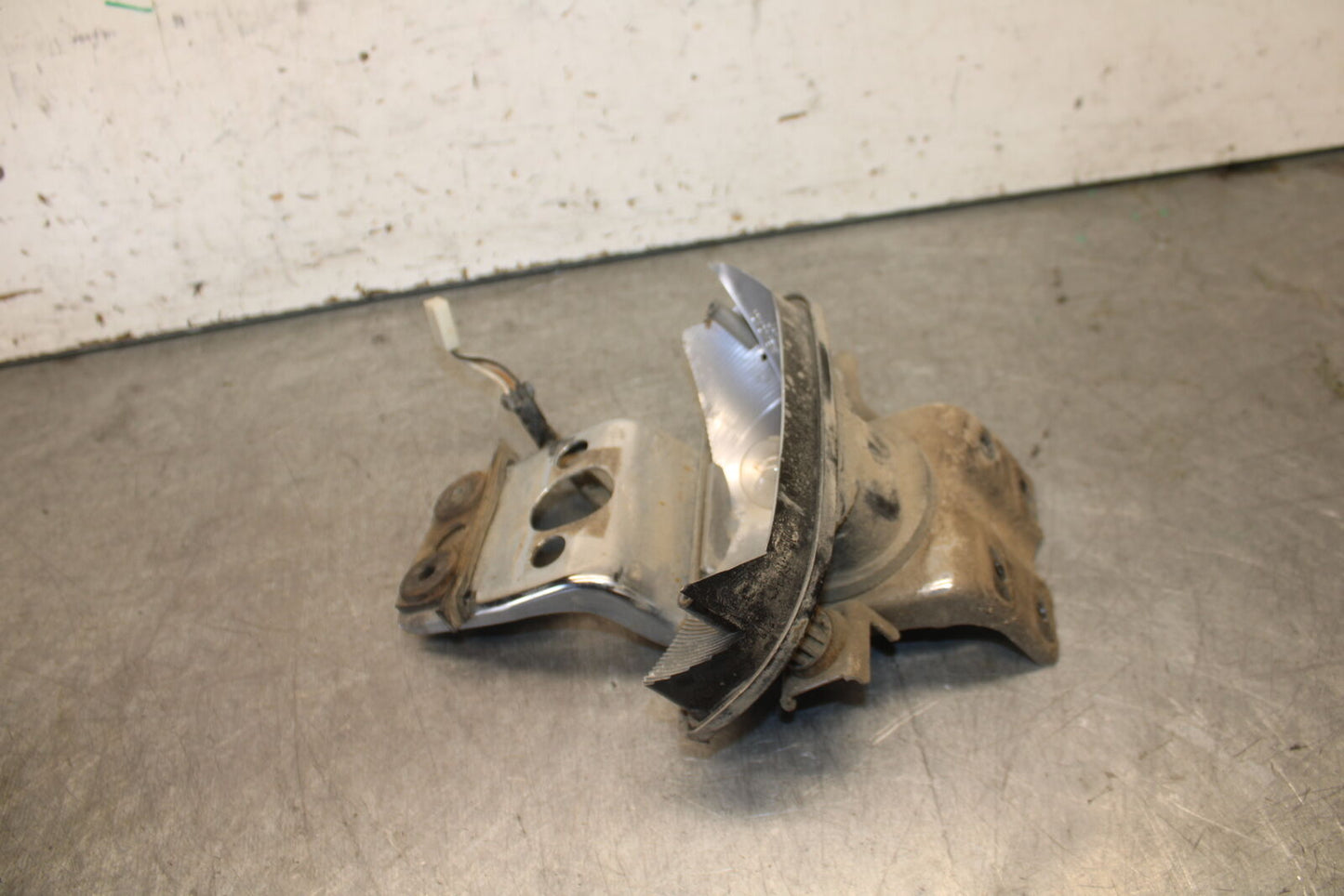 87-03 SUZUKI INTRUDER 1400 VS1400GLP REAR BACK TAIL LIGHT MOUNT BRACKET BB702