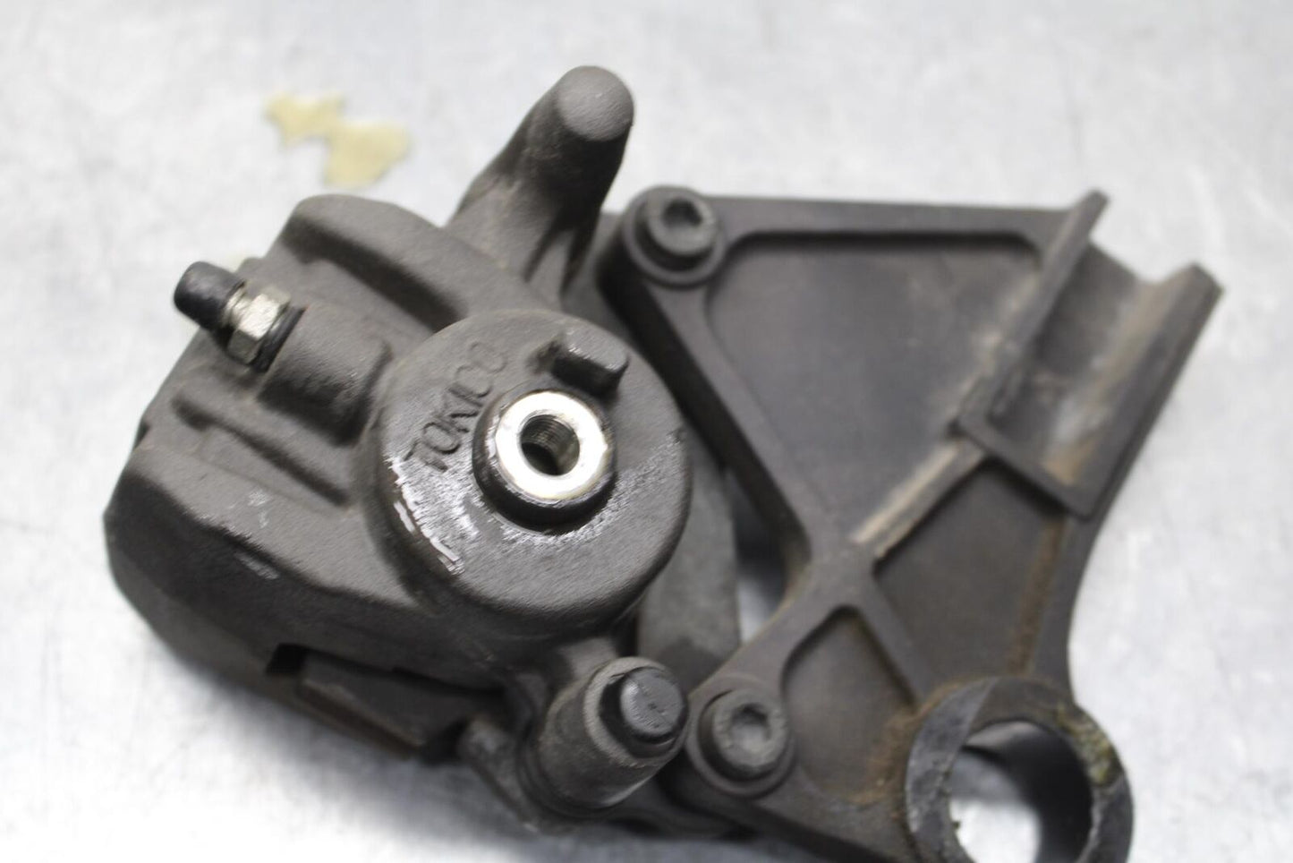 2011 Kawasaki Ninja ZX6R ZX600R REAR BACK BRAKE CALIPER W MOUNT BRACKET BB587