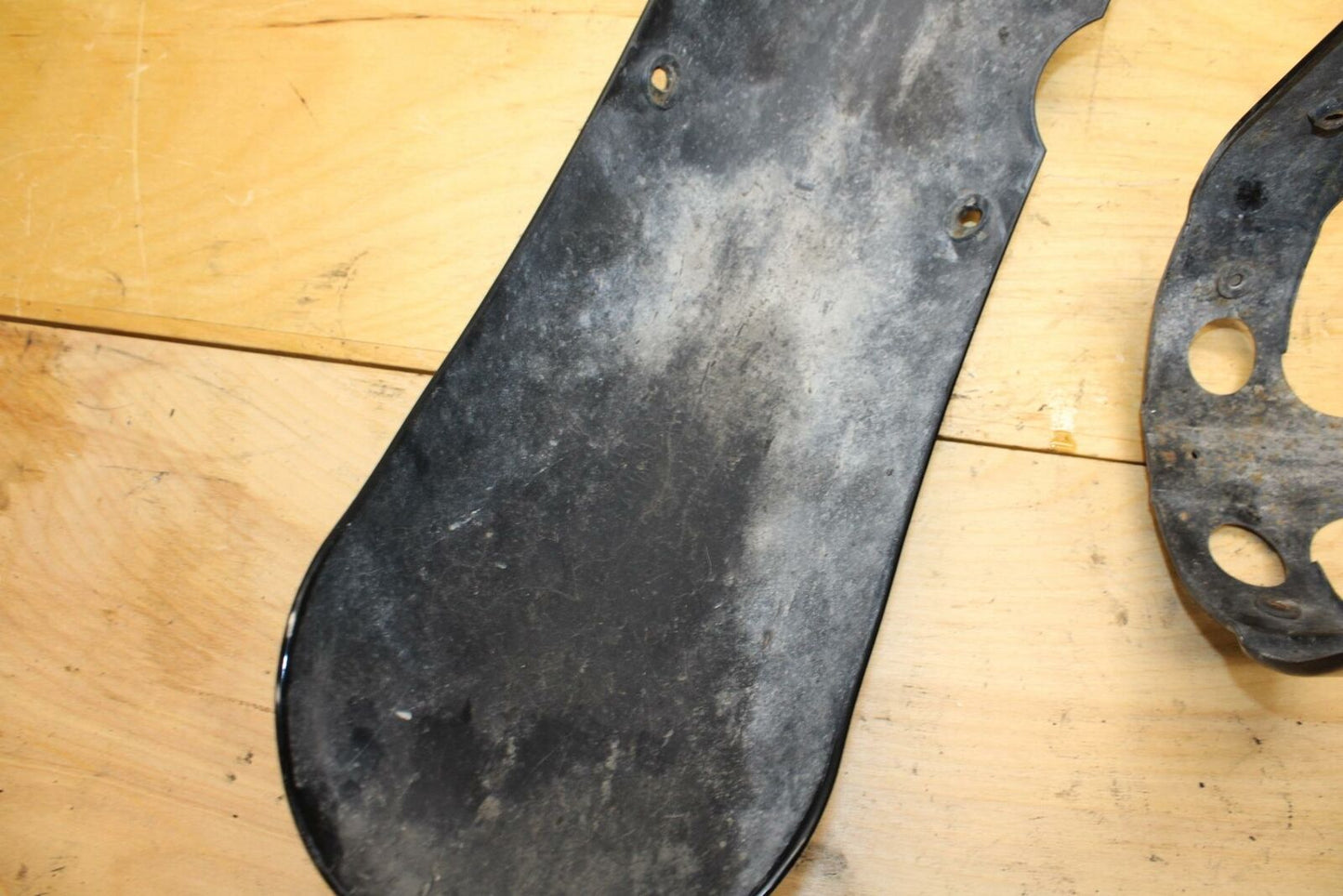 97-04 SUZUKI MARAUDER 800 FRONT WHEEL FENDER BRACE BB312