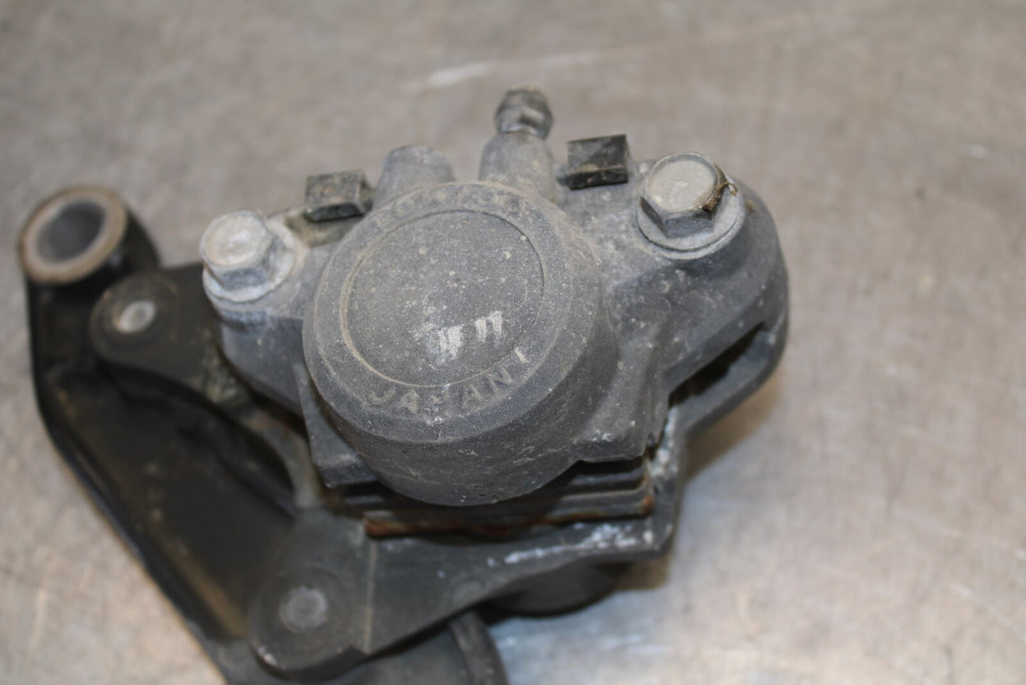 87-03 SUZUKI INTRUDER 1400 VS1400GLP REAR BACK BRAKE CALIPER W MOUNT BB702