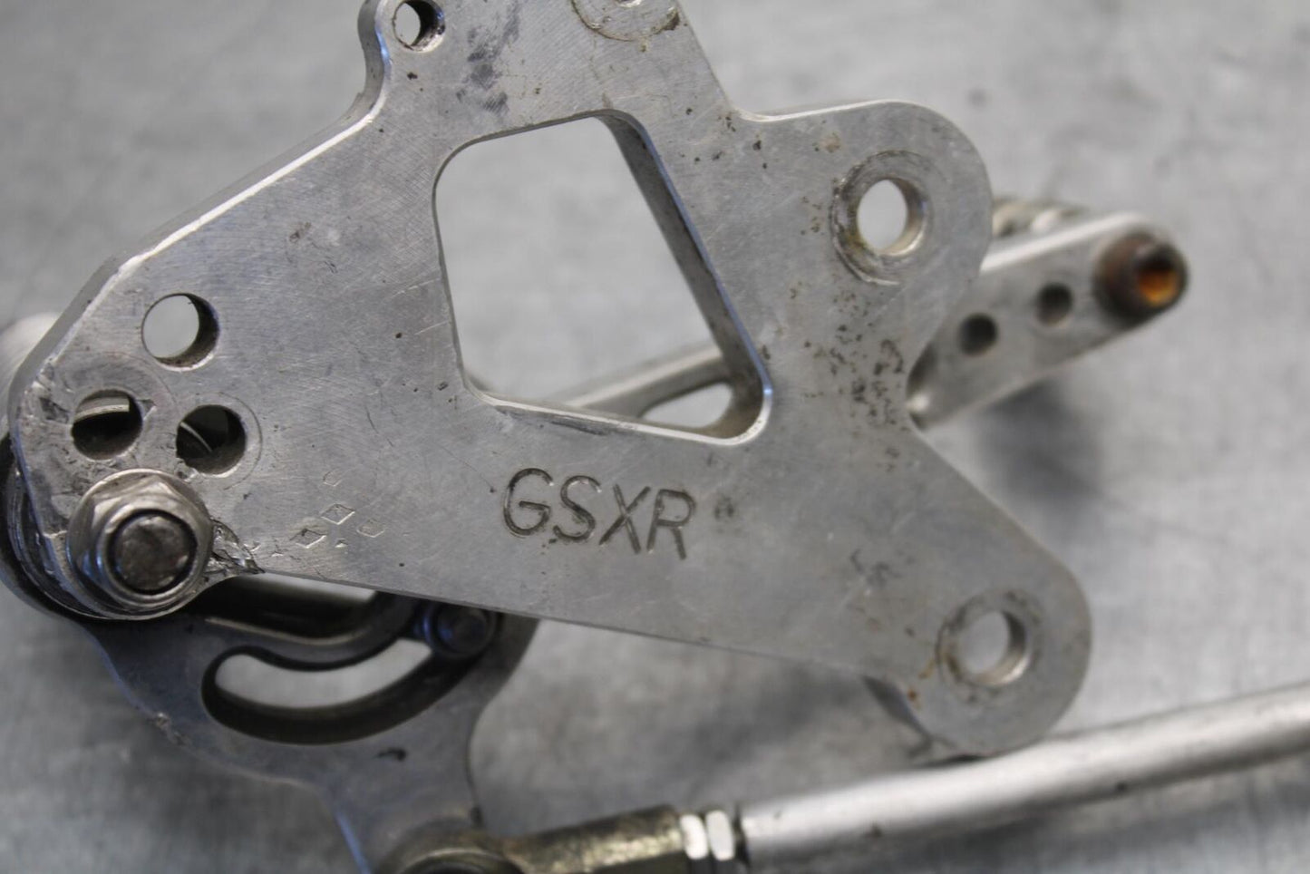 01-03 SUZUKI GSXR600 RIGHT LEFT REARSETS REAR SET DRIVER FOOT PEGS  BB639