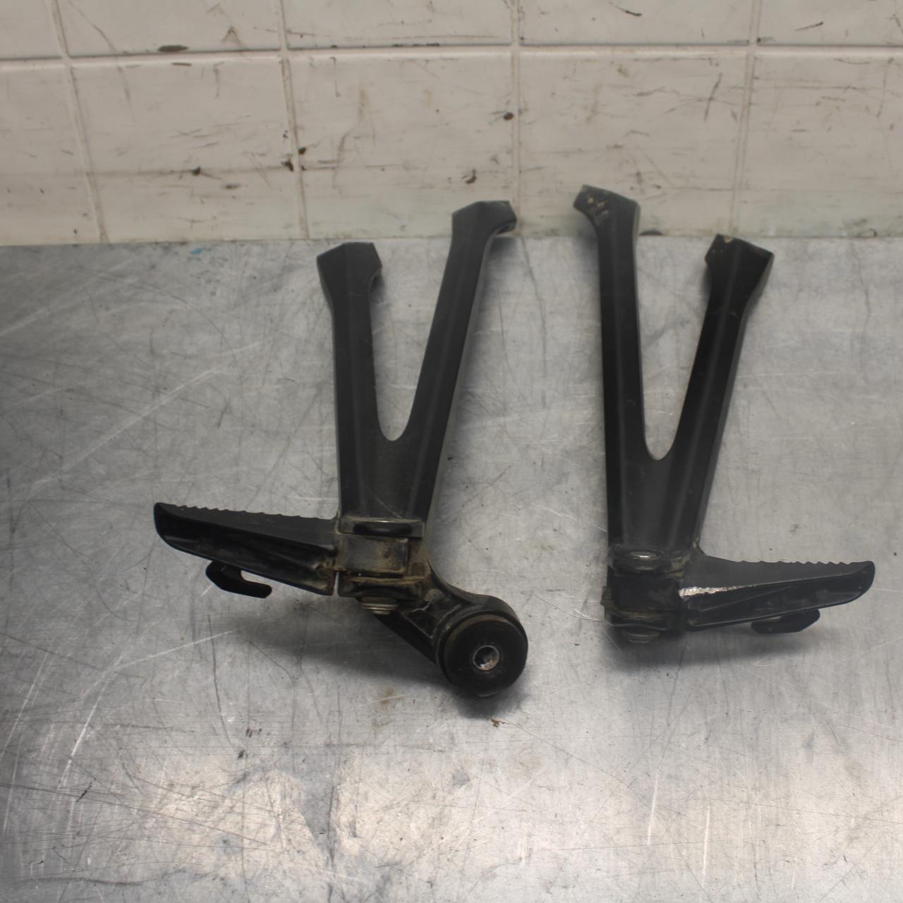 15-21 SUZUKI GSXR600 REAR BACK PASSENGER PEG SET PAIR BB460