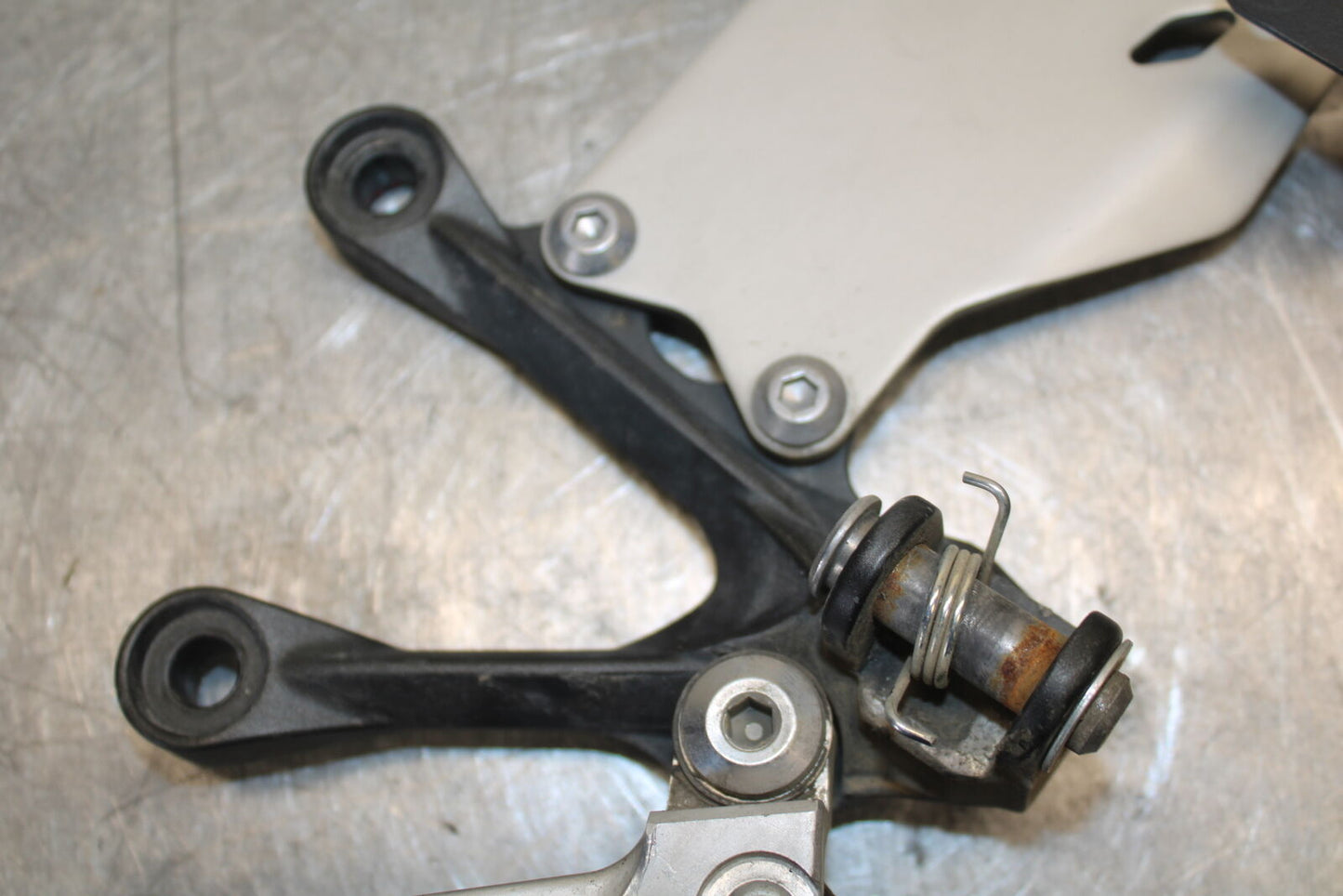 19-23 KAWASAKI NINJA ZX6R LEFT REARSET REAR SET FOOT PEG W SHIFTER BB701