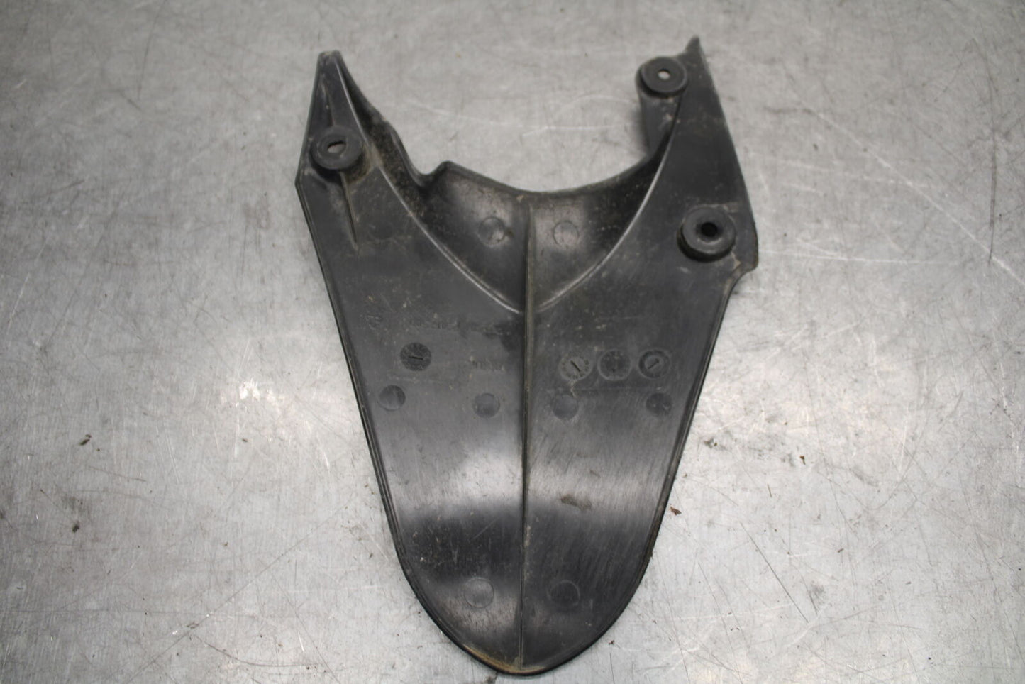 09-11 TRIUMPH DAYTONA 675 REAR BACK WHEEL TIRE HUGGER FENDER BB652