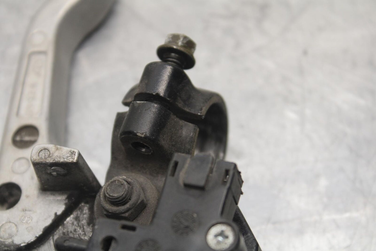 1999 Suzuki GSXR600 CLUTCH PERCH MOUNT WITH LEVER 57500-40F11 BB608
