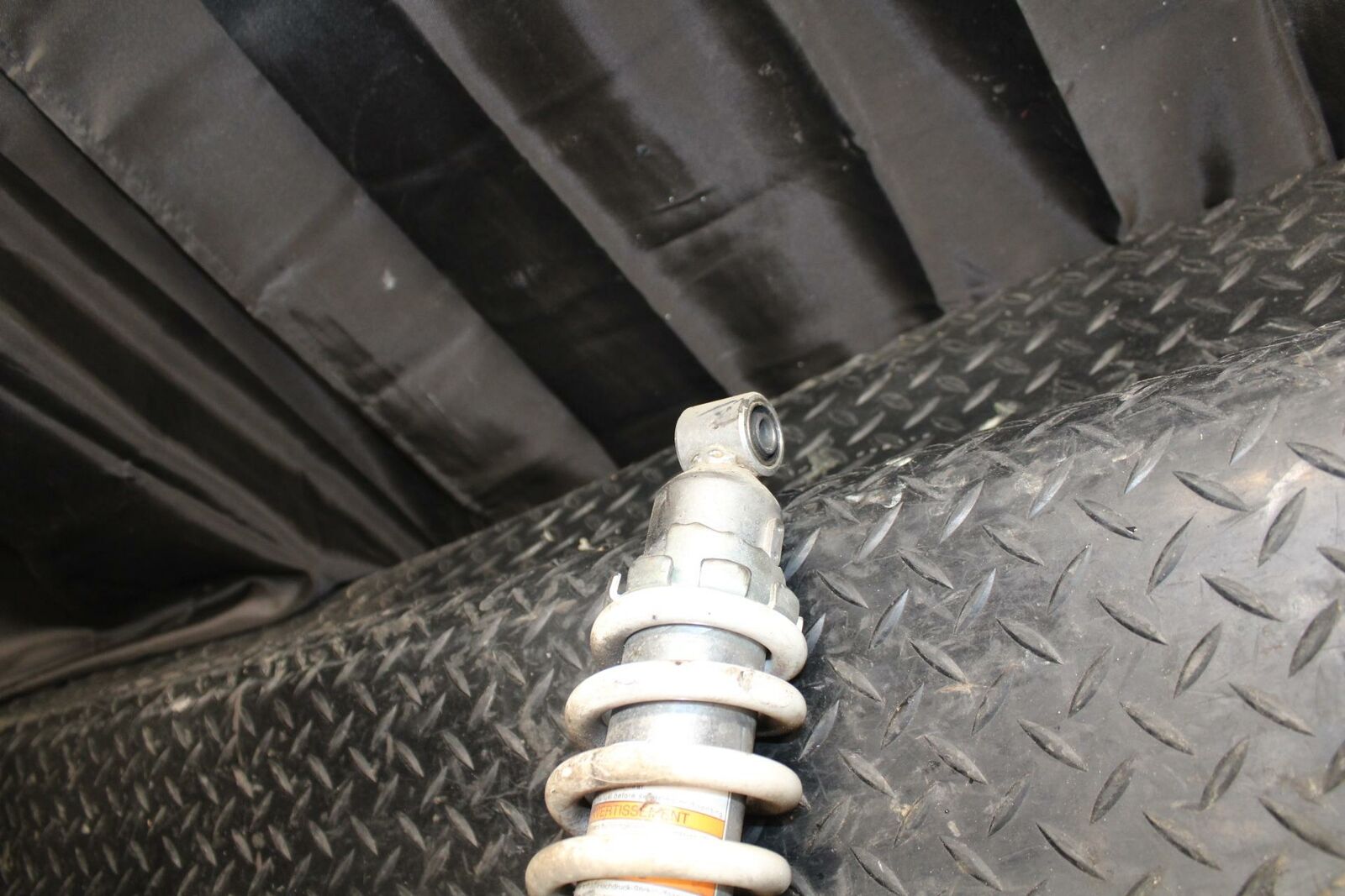 03 SUZUKI SV650S REAR BACK SHOCK ABSORBER SUSPENSION 62100-17G30-28W BB219