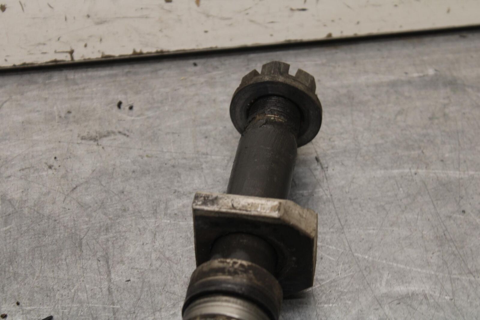 01-03 SUZUKI GSXR600 REAR AXLE BACK WHEEL RIM PIVOT BOLT AXEL BB633