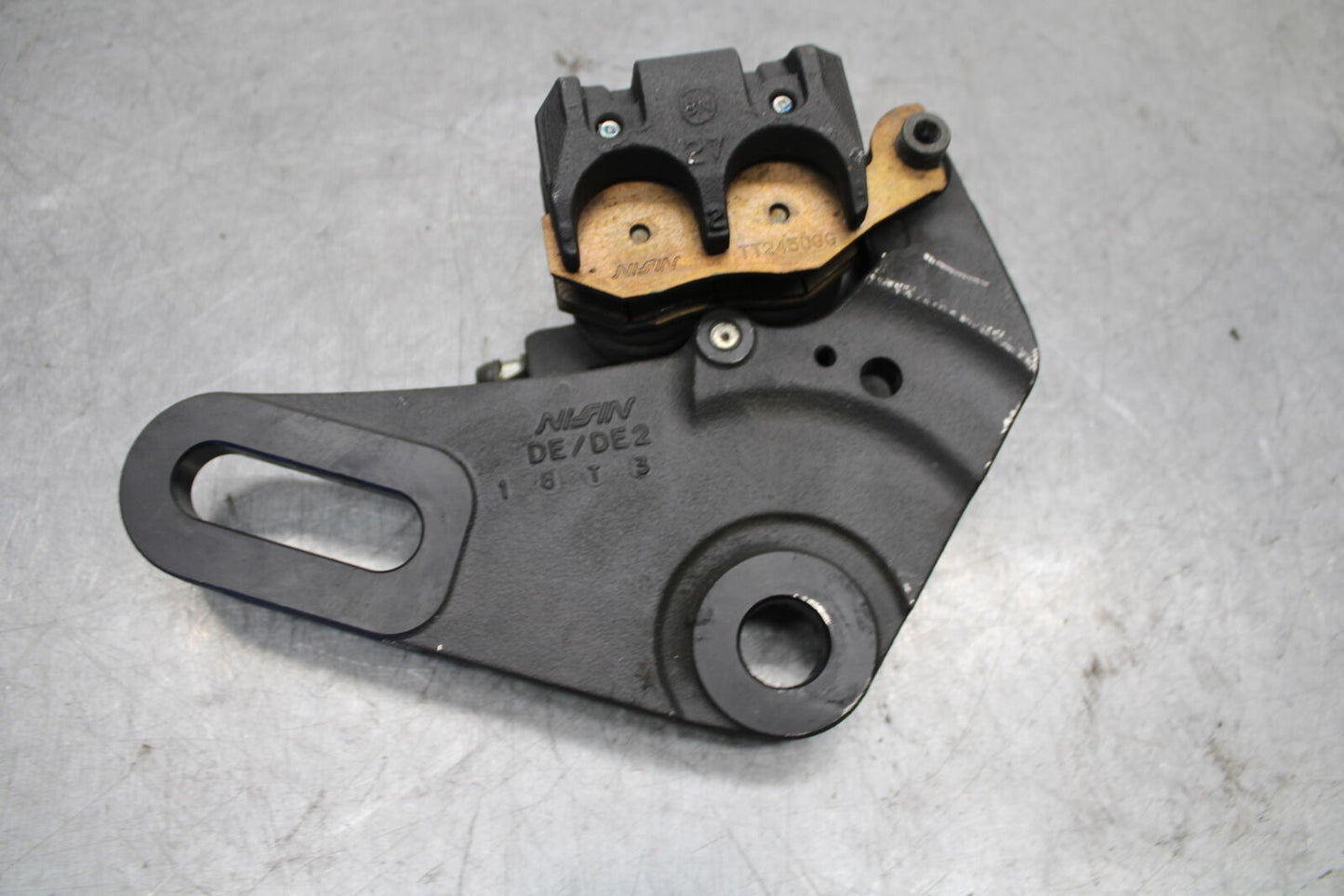 19-21 TRIUMPH SPEED TWIN 1200 REAR BRAKE CALIPER W MOUNT BRACKET T2021266 BB653
