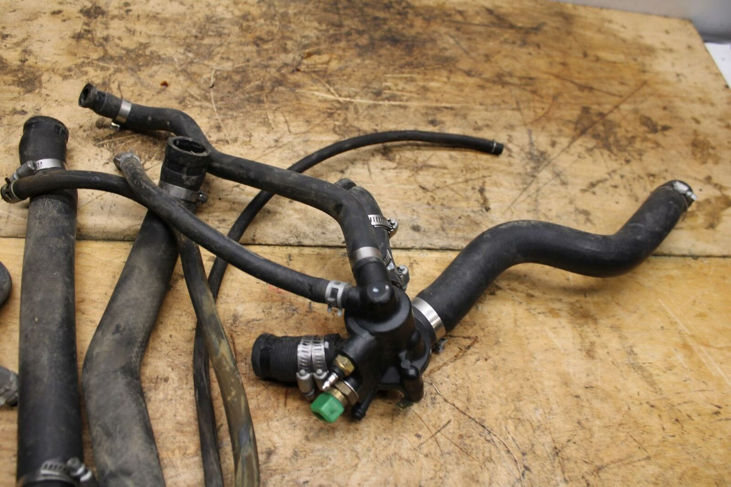 98-05 HONDA SUPER HAWK 1000 VTR1000F THERMOSTAT W HOUSING ASSEMBLY W HOSES BB341