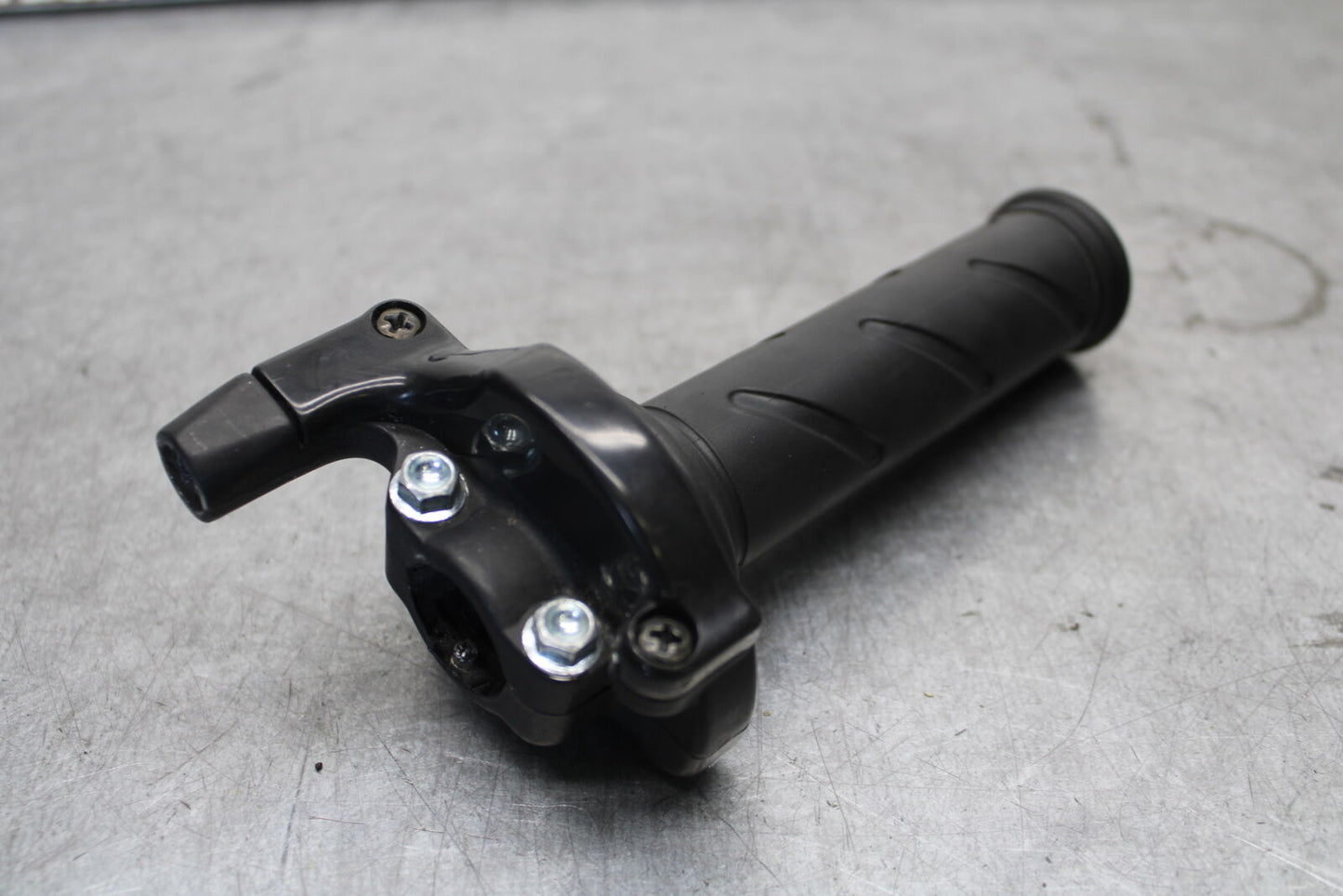 06-07 DUCATI MONSTER 695 THROTTLE CABLE LINE HOUSING GUIDE BB674