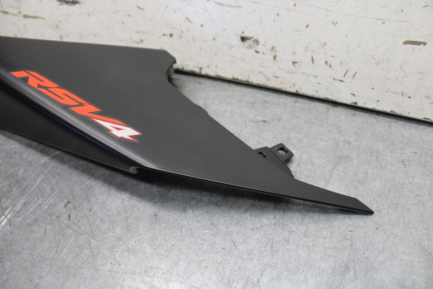 21-24 APRILIA RSV4 LEFT REAR BACK TAIL FAIRING COWL SHROUD BB668