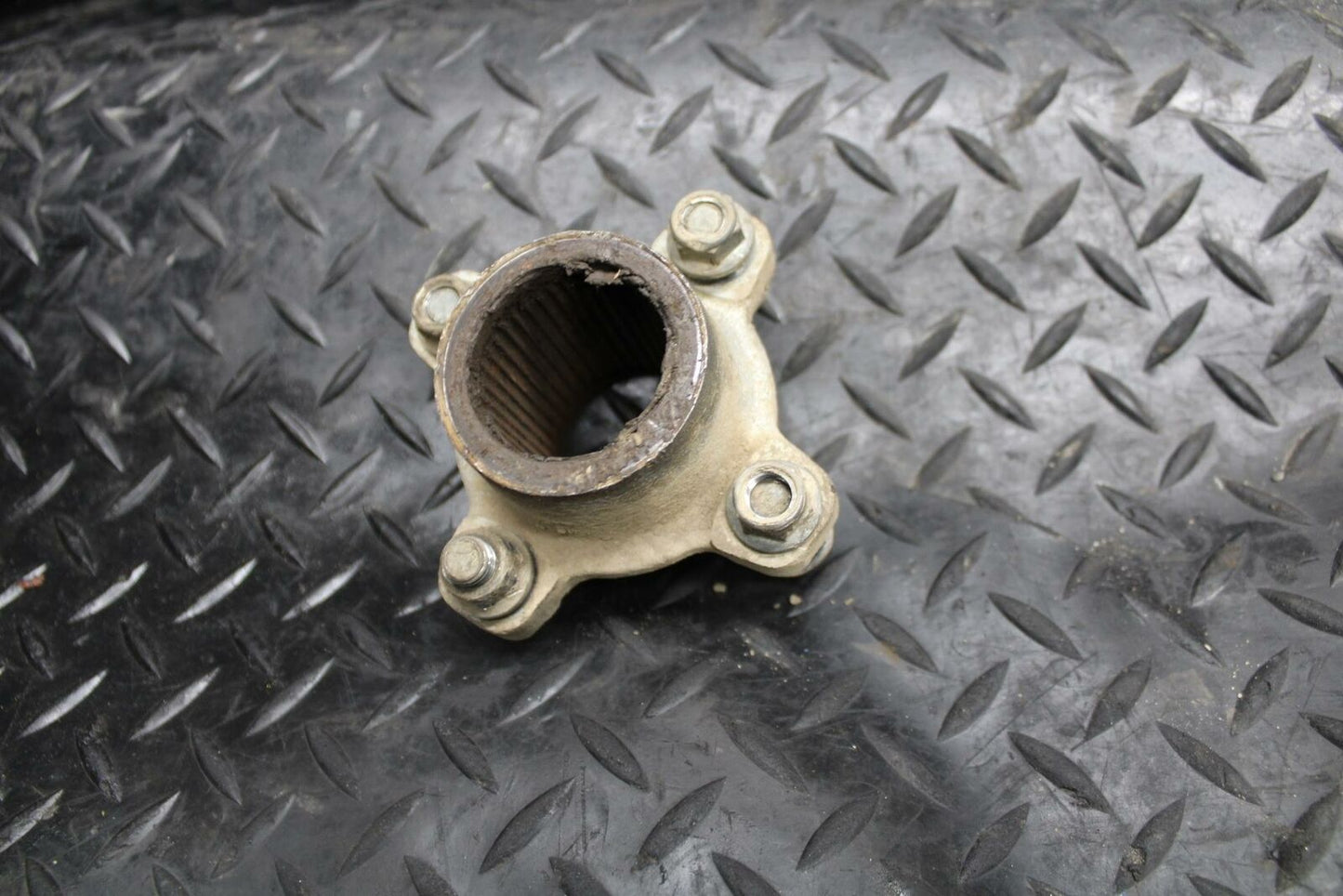 85-86 SUZUKI QUADRACER 250 REAR SPROCKET BRACKET MOUNT HUB BB210