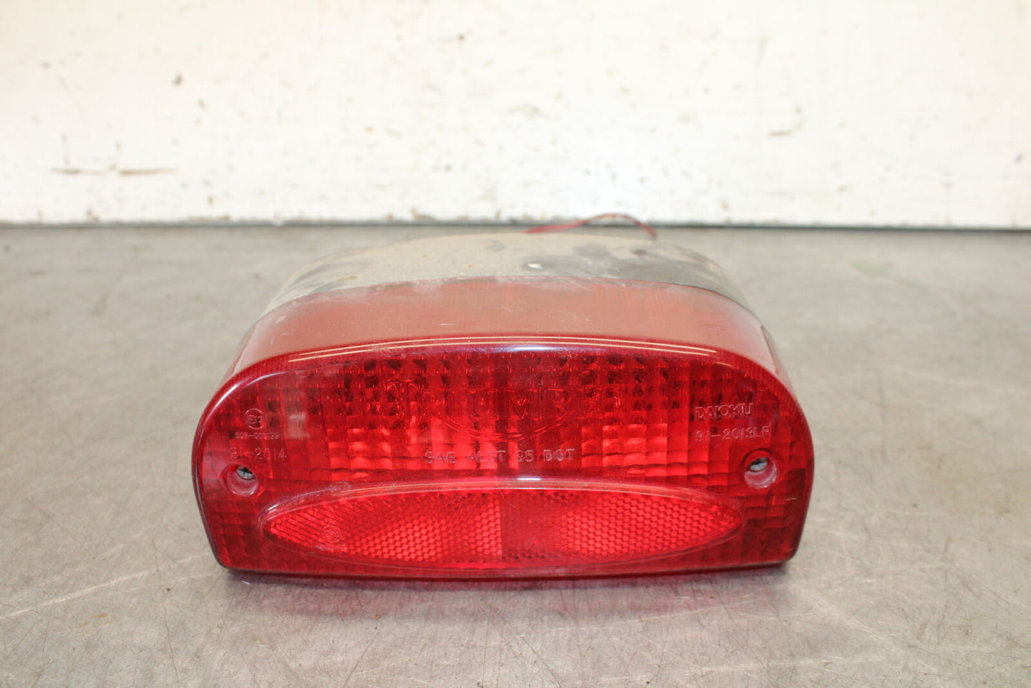 01-06 TRIUMPH TIGER 955I REAR TAIL TAILLIGHT BACK BRAKE LIGHT BB693