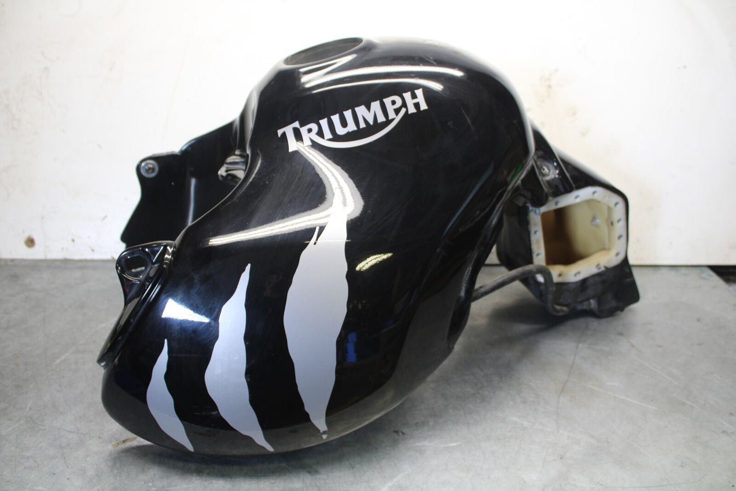 01-06 TRIUMPH TIGER 955I GAS TANK FUEL CELL PETROL RESERVOIR BB693
