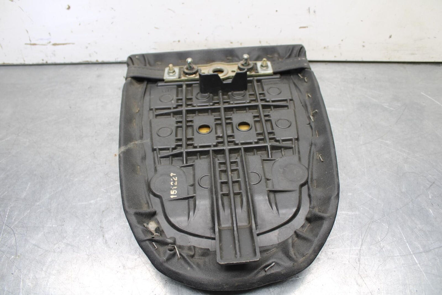 01-03 SUZUKI GSXR600 REAR BACK PASSENGER TANDEM SEAT PAD SADDLE PILLION BB633