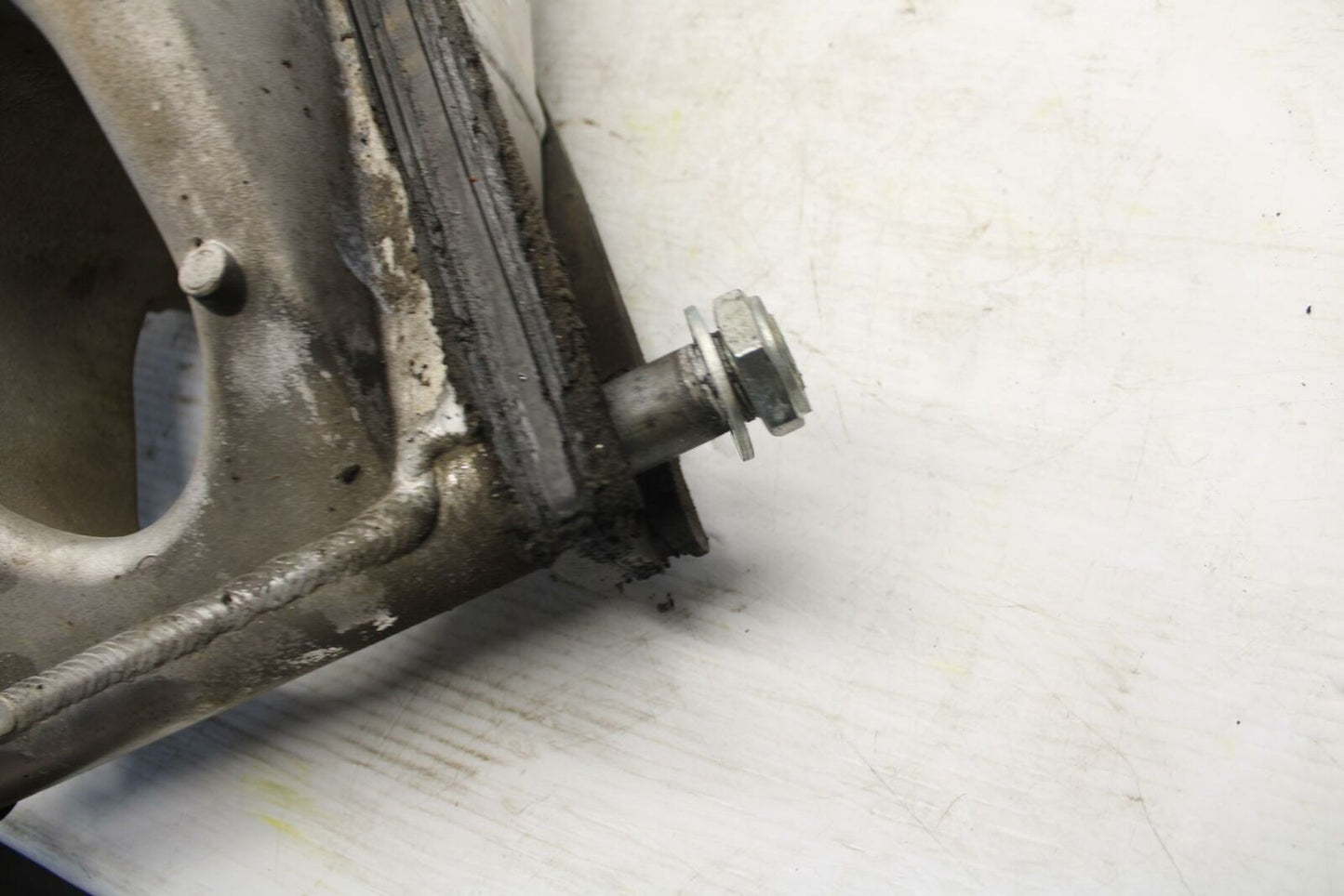 00-07 SUZUKI HAYABUSA REAR SWINGARM BACK SUSPENSION SWING ARM 61000-24F20 BB281