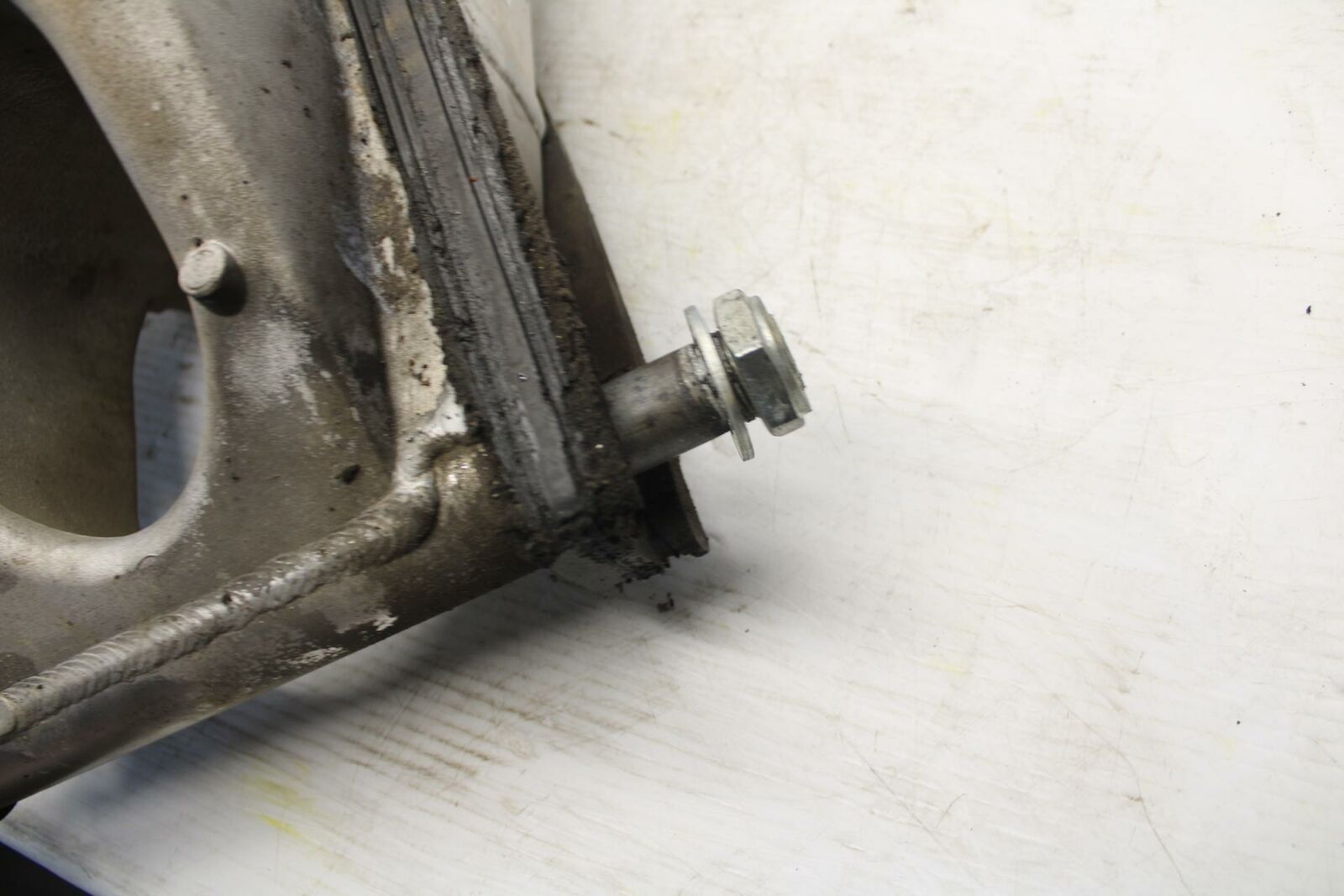 00-07 SUZUKI HAYABUSA REAR SWINGARM BACK SUSPENSION SWING ARM 61000-24F20 BB281