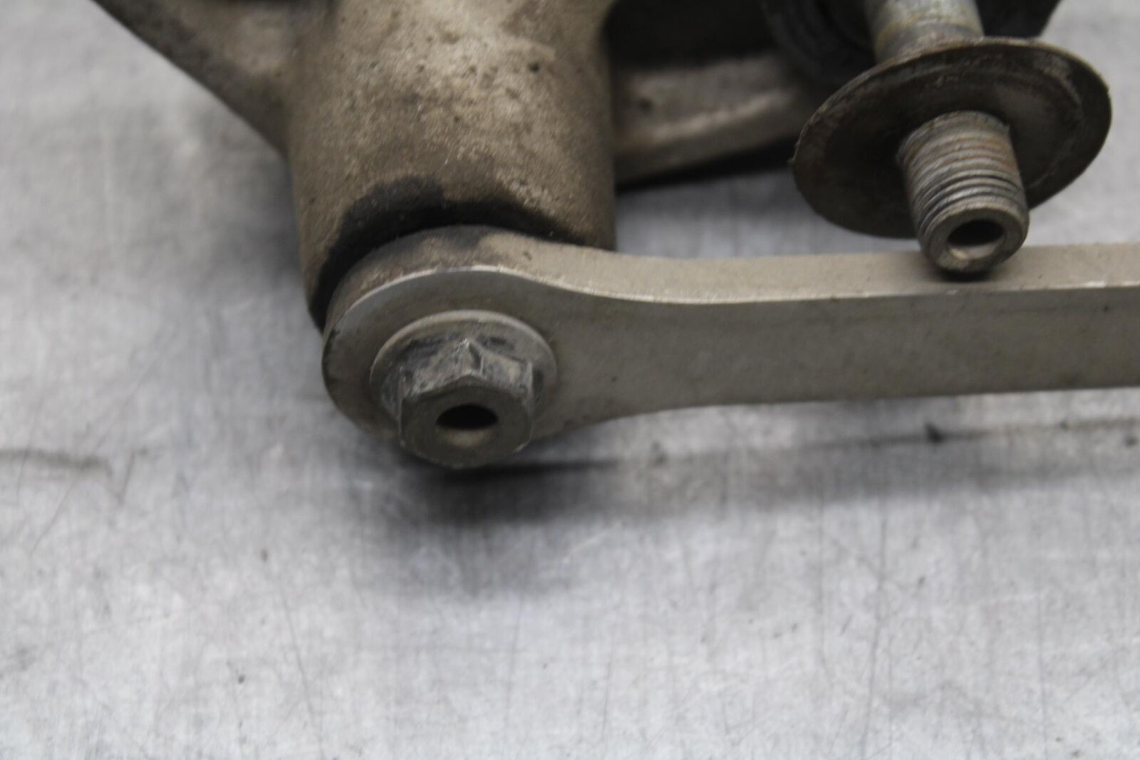 01-03 SUZUKI GSXR600 REAR DOGBONE SHOCK LINKAGE LINK 62600-35870 BB633