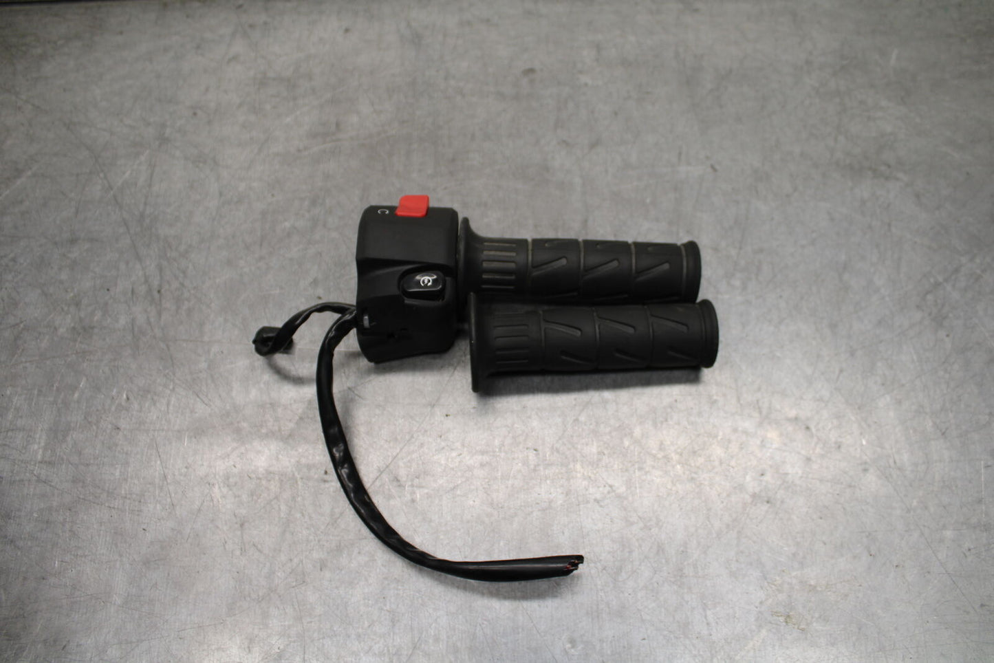 24 KAWASAKI NINJA 500 ABS RIGHT CLIP ON HANDLE KILL OFF START SWITCH BB730