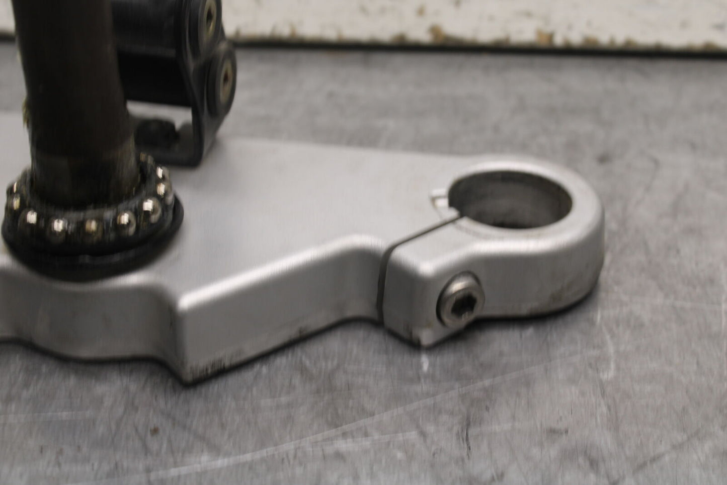 14-16 TRIUMPH AMERICA LT FRONT FORKS CLAMP LOWER TRIPLE TREE STEM BB720