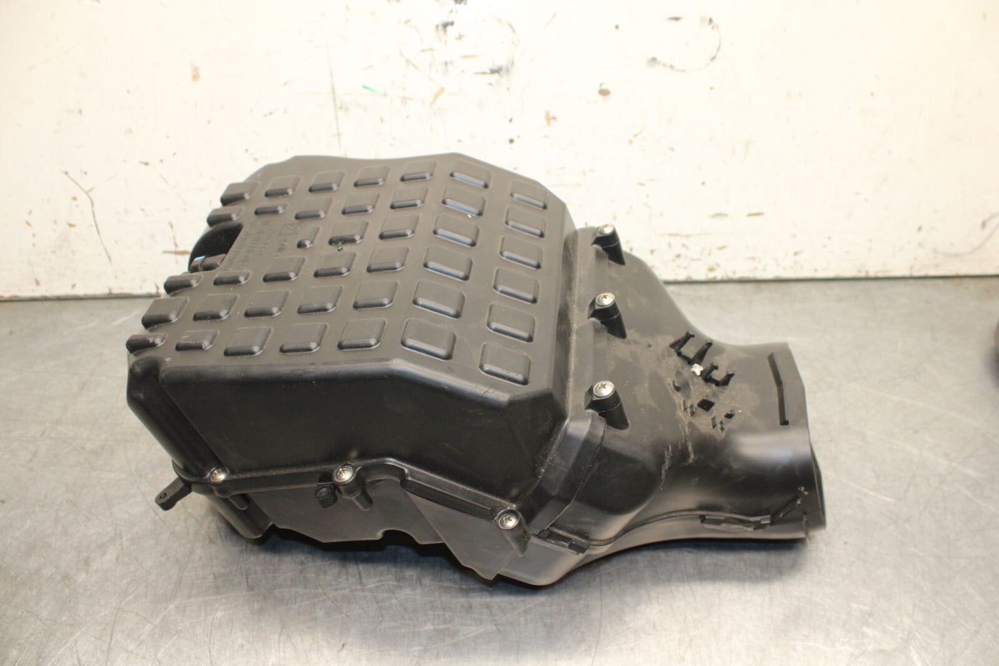 21-24 APRILIA TUONO 660 FACTORY AIRBOX AIR INTAKE FILTER BOX BB733