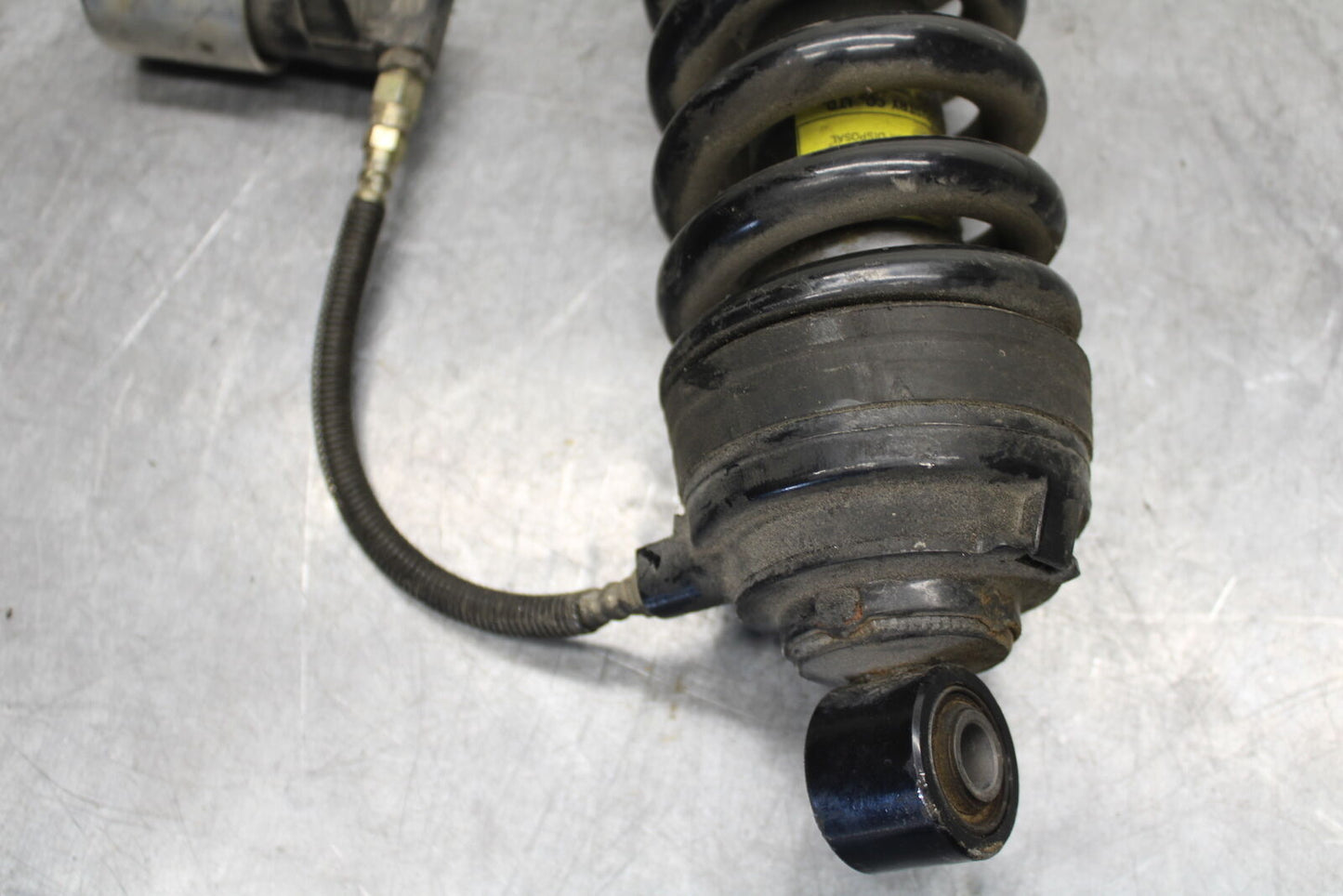 01-06 TRIUMPH TIGER 955I REAR BACK SHOCK ABSORBER SUSPENSION BB693