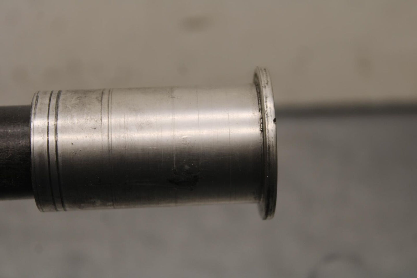 01-03 SUZUKI GSXR600 FRONT WHEEL RIM AXLE PIVOT BOLT 54711-35F00 BB639